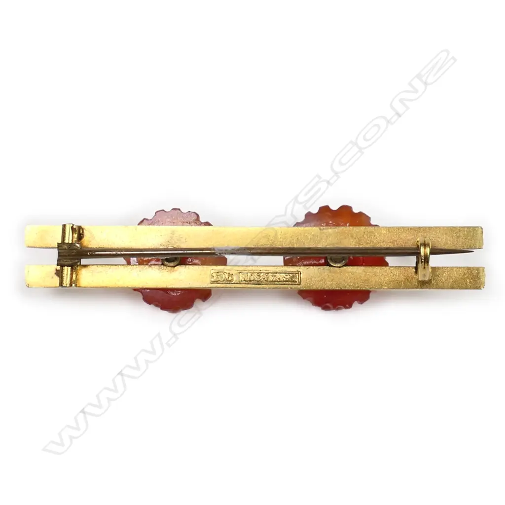 An N.Z. colonial 'Levy & Son' 9ct. gilded yellow gold and agate double bar brooch, Image 1++